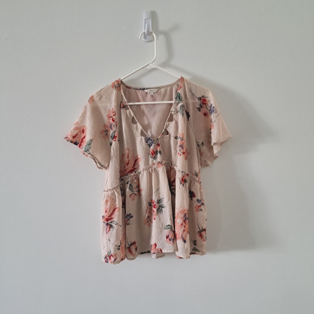 Lucky Brand Floral Flutter Sleeve Boho Top Size Medium. Feminine. Good Condition